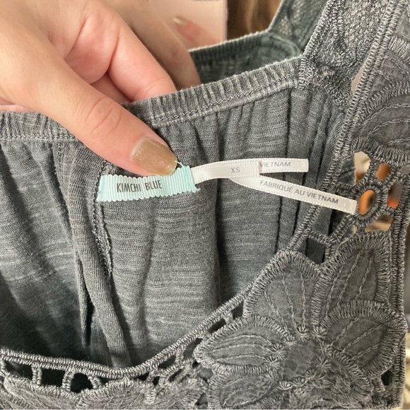 Gray top - Picture 4 of 5